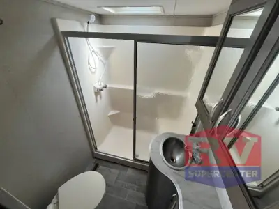 2019 Dutchmen Voltage V4185 photo 13