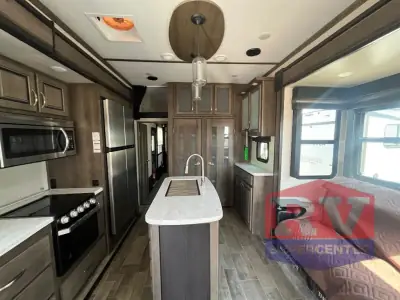 2019 Dutchmen Voltage V4185 photo 10