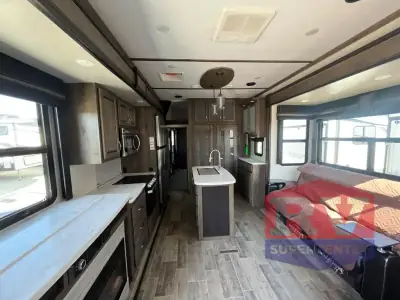 2019 Dutchmen Voltage V4185 photo 16