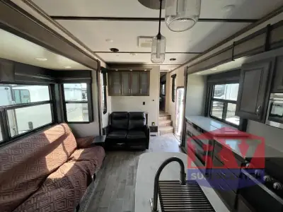2019 Dutchmen Voltage V4185 photo 12