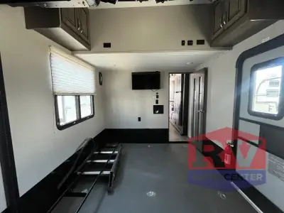 2019 Dutchmen Voltage V4185 photo 18