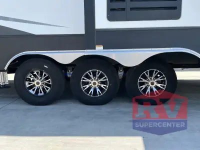 2019 Dutchmen Voltage V4185 photo 8