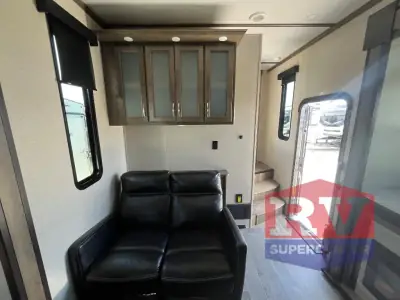 2019 Dutchmen Voltage V4185 photo 17