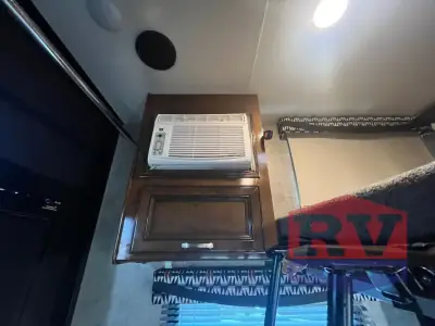 2020 Thor Motor Coach Outlaw 38KB photo 19