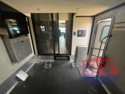 2020 Thor Motor Coach Outlaw 38KB photo 16