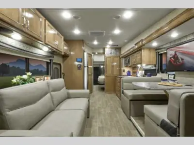 2020 Thor Motor Coach Outlaw 38KB photo 21