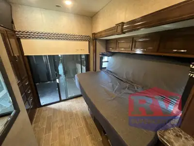 2020 Thor Motor Coach Outlaw 38KB photo 13