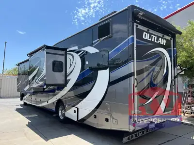 2020 Thor Motor Coach Outlaw 38KB photo 5