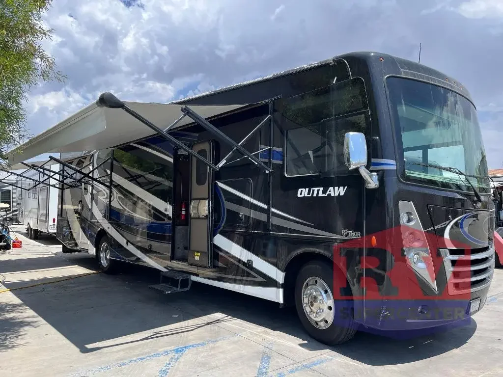 2020 Thor Motor Coach Outlaw 38KB exterior