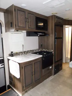 2018 Coachmen Prism 2200FS photo 11