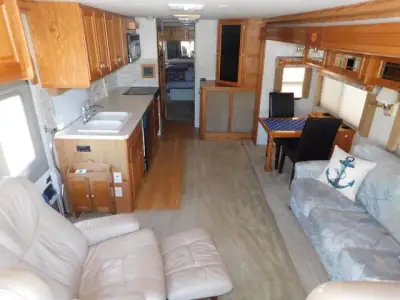 2005 Gulf Stream Crescendo 8356 photo 13