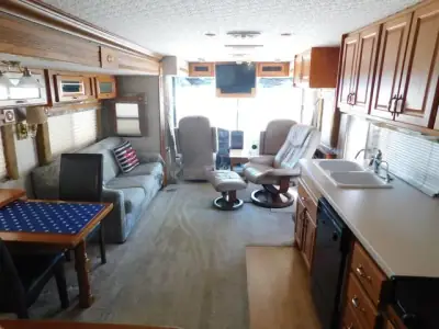 2005 Gulf Stream Crescendo 8356 photo 14