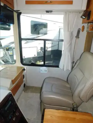 2005 Gulf Stream Crescendo 8356 photo 12