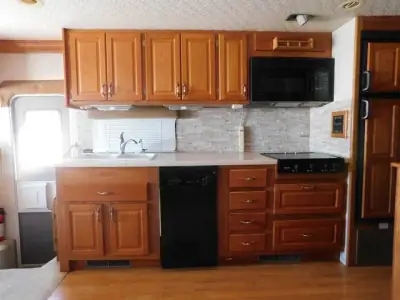 2005 Gulf Stream Crescendo 8356 photo 17