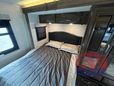 2022 Jayco Melbourne Prestige 24LP photo 11