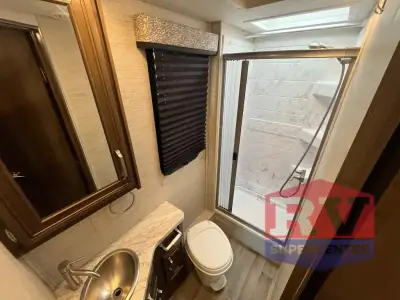 2022 Jayco Melbourne Prestige 24LP photo 15