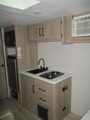2025 Dutchmen Coleman Lantern 17R photo 8