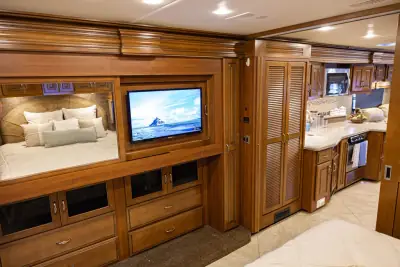 2014 Fleetwood Discovery 40E photo 40