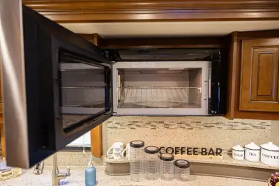 2014 Fleetwood Discovery 40E photo 32
