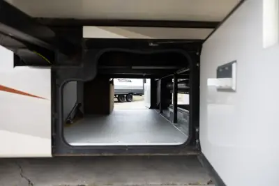2014 Fleetwood Discovery 40E photo 13