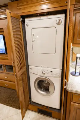 2014 Fleetwood Discovery 40E photo 37