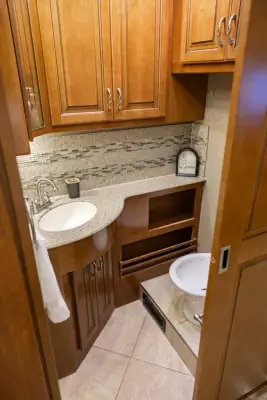 2014 Fleetwood Discovery 40E photo 33