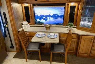 2014 Fleetwood Discovery 40E photo 26