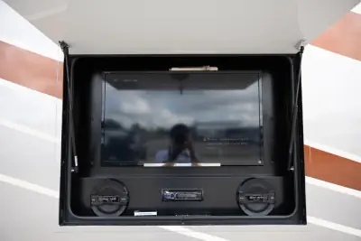 2014 Fleetwood Discovery 40E photo 11