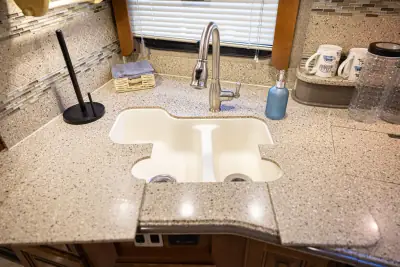 2014 Fleetwood Discovery 40E photo 31