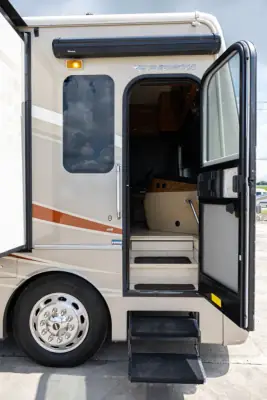 2014 Fleetwood Discovery 40E photo 9