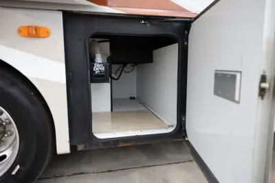 2014 Fleetwood Discovery 40E photo 15