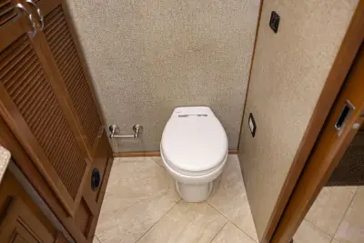 2014 Fleetwood Discovery 40E photo 45