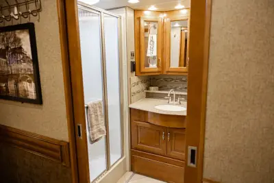 2014 Fleetwood Discovery 40E photo 41