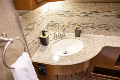 2014 Fleetwood Discovery 40E photo 34