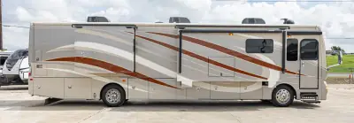 2014 Fleetwood Discovery 40E photo 3