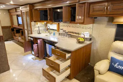 2014 Fleetwood Discovery 40E photo 49