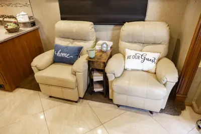 2014 Fleetwood Discovery 40E photo 25