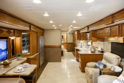 2014 Fleetwood Discovery 40E photo 22