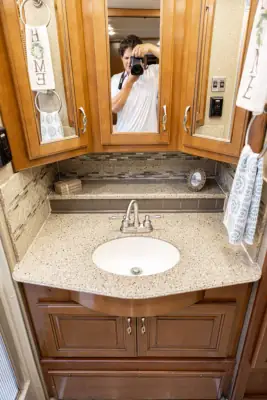 2014 Fleetwood Discovery 40E photo 42