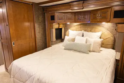 2014 Fleetwood Discovery 40E photo 39