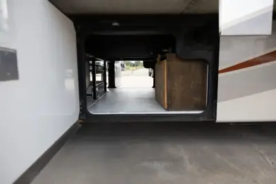 2014 Fleetwood Discovery 40E photo 19