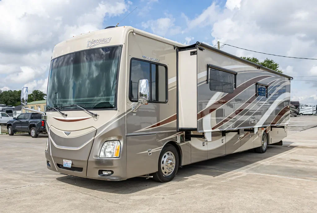 2014 Fleetwood Discovery 40E exterior