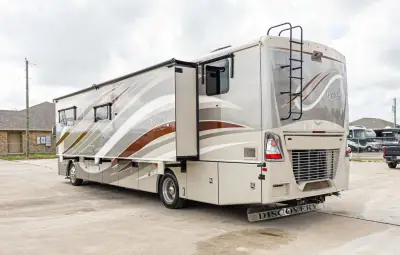 2014 Fleetwood Discovery 40E photo 6