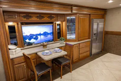 2014 Fleetwood Discovery 40E photo 24