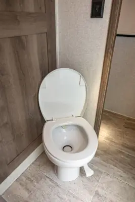 2018 Keystone Montana 3811MS photo 38