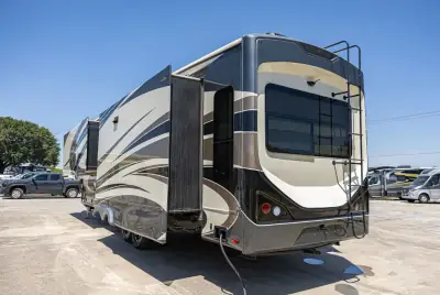 2018 Keystone Montana 3811MS photo 4