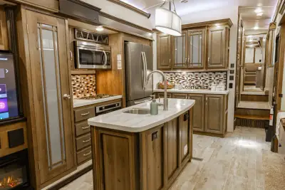 2018 Keystone Montana 3811MS photo 33