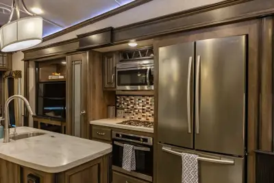 2018 Keystone Montana 3811MS photo 19