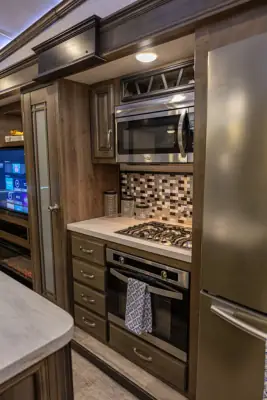 2018 Keystone Montana 3811MS photo 27