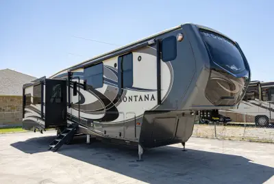 2018 Keystone Montana 3811MS photo 2